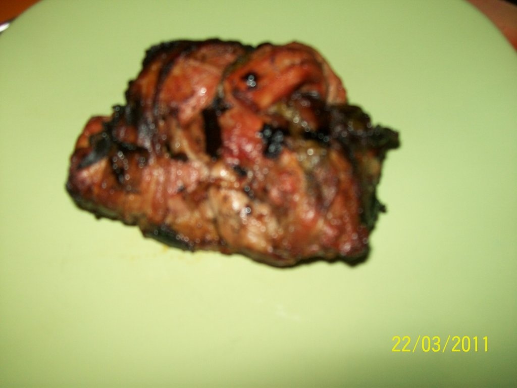 Muschiulet de porc impletit servit cu diferite feluri de piure-uri