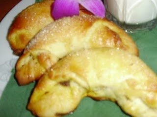 Cornuri pufoase cu marmelada -pentru ceai