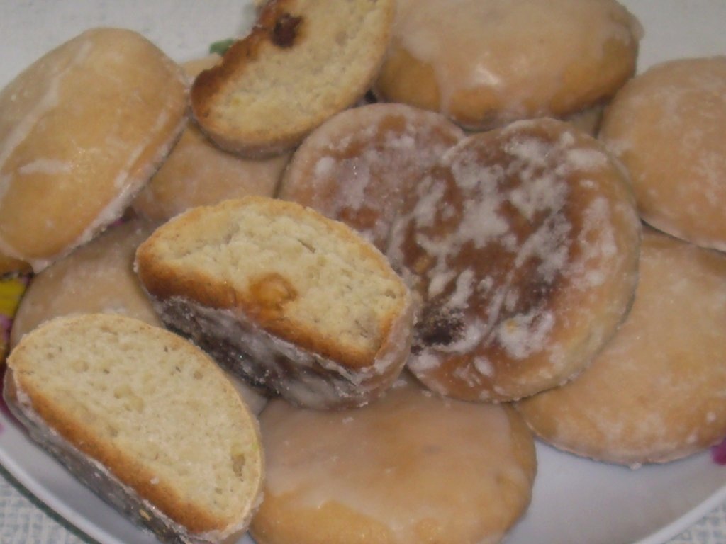 Turte dulci cu stafide si aroma de lamaie