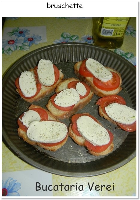 Bruschette cu mozzarella si rosii
