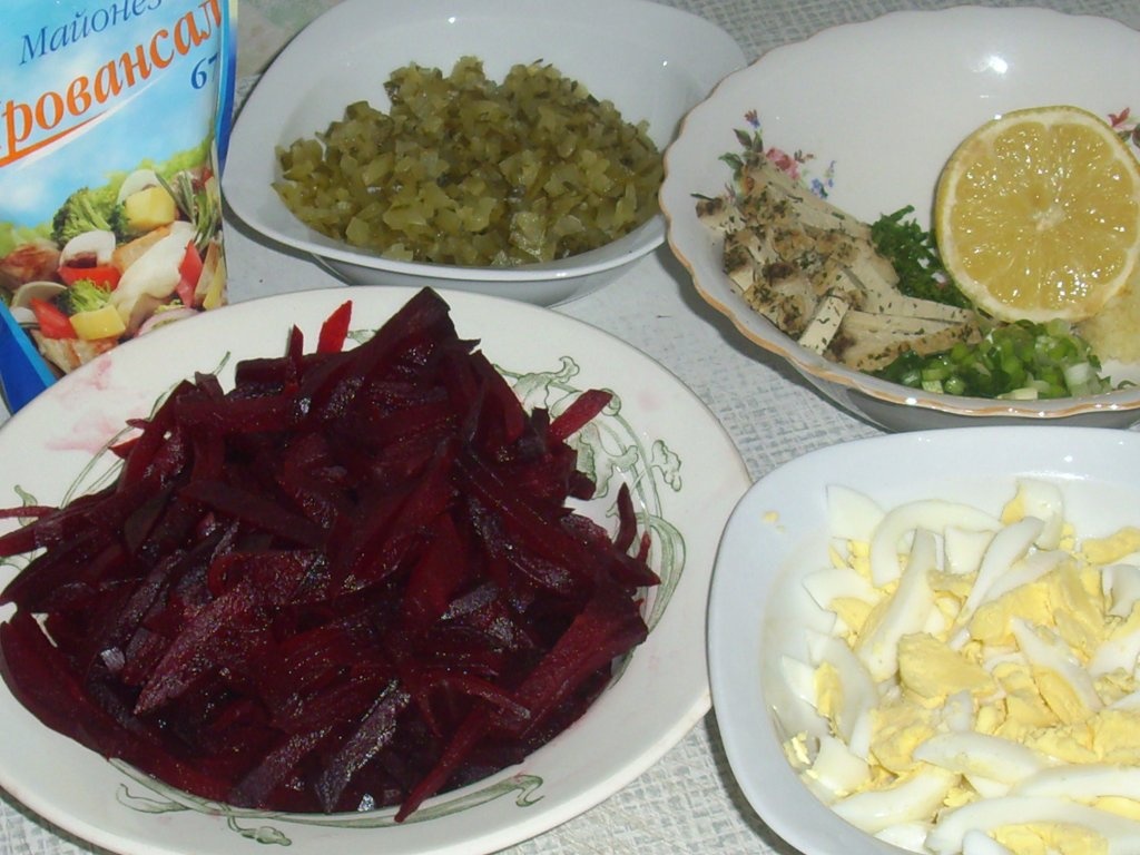 Salata de sfecla cu castraveti murati si branza Tofu