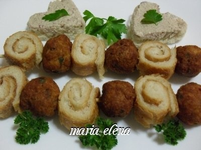 Chiftelute cu trandafiri de paine