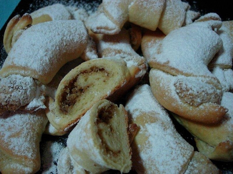 Cornulete pufoase cu nuca