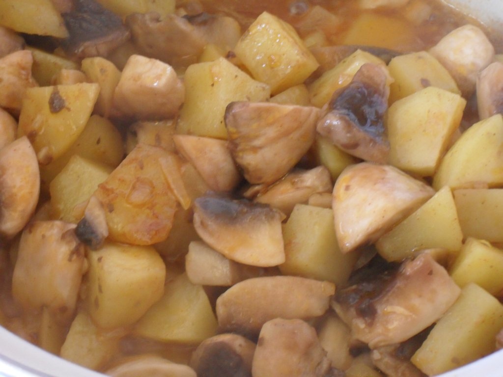 Mancare de soia, ciuperci, cartofi