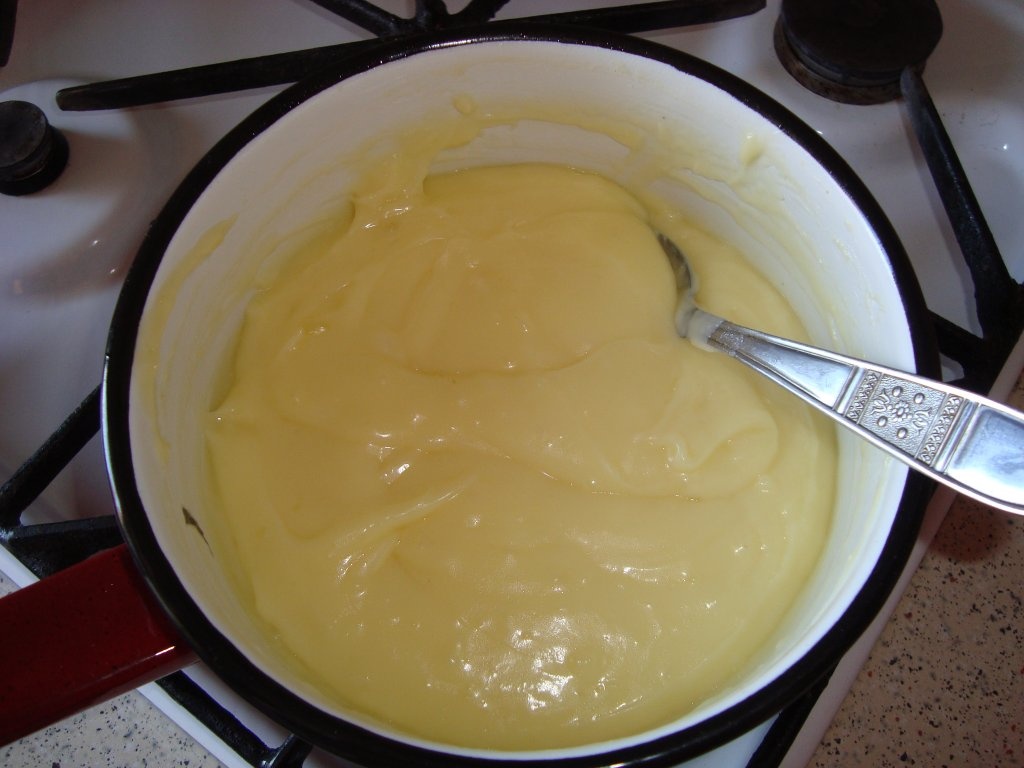 Prajitura cu nuci si crema de vanilie – reteta usor de facut, fina si gustoasa