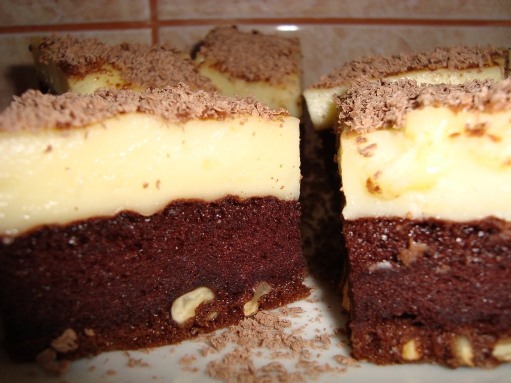 Prajitura cu nuci si crema de vanilie – reteta usor de facut, fina si gustoasa