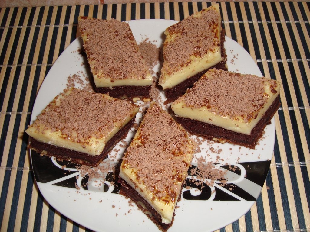 Prajitura cu nuci si crema de vanilie – reteta usor de facut, fina si gustoasa