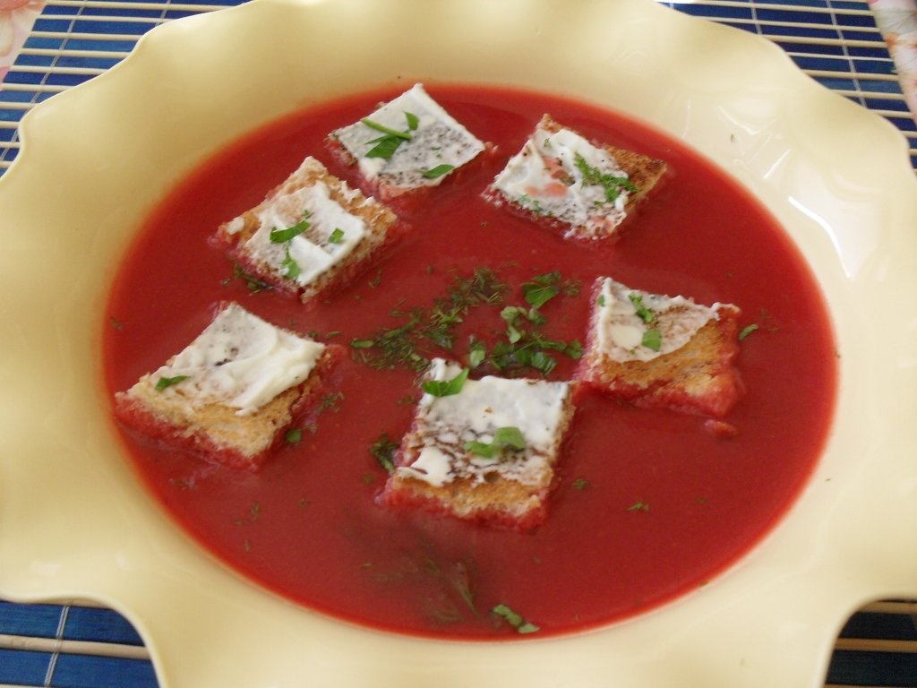 Supa crema cu sfecla, cartofi, mere