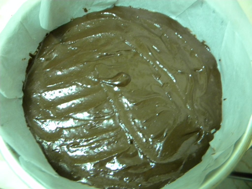 Tort cu 3 feluri de crema.