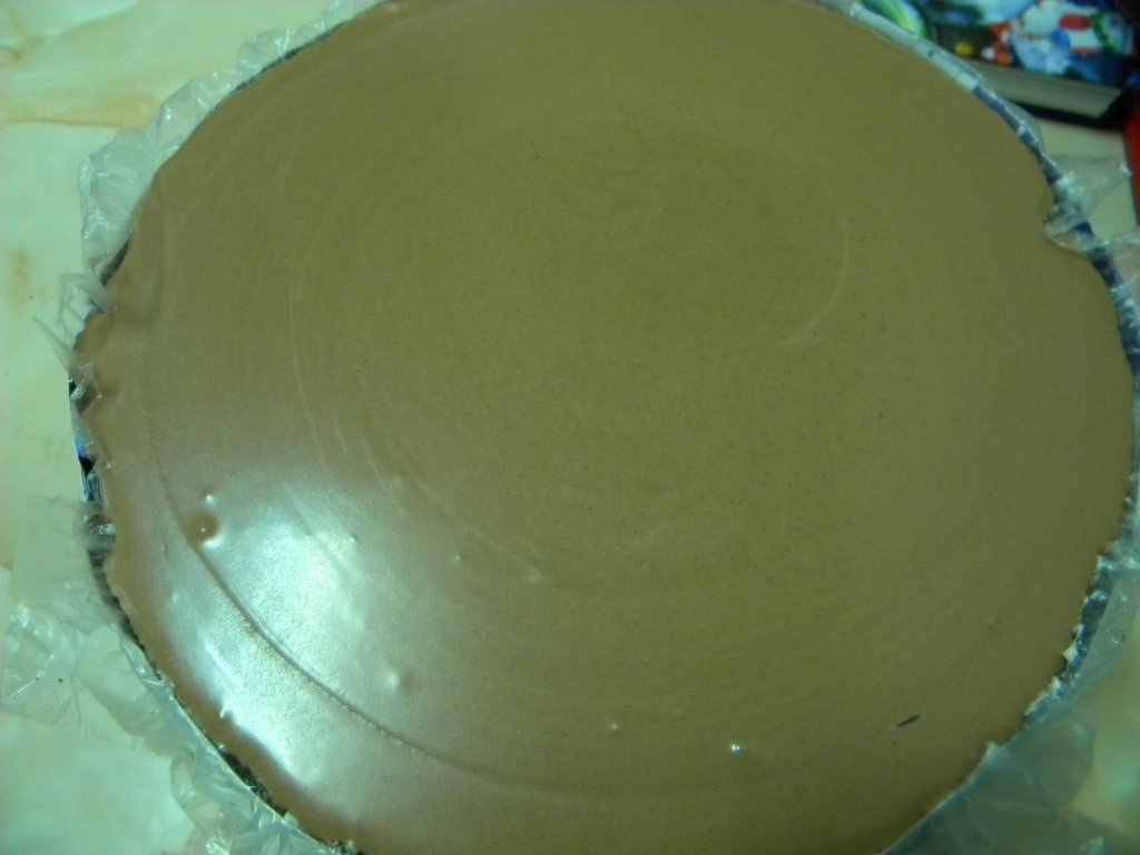 Tort cu 3 feluri de crema.