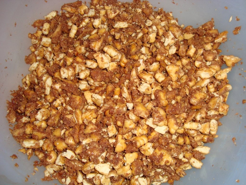 Tort de biscuiti cu crema de banane si caramel. Un desert simplu si delicios, fara coacere