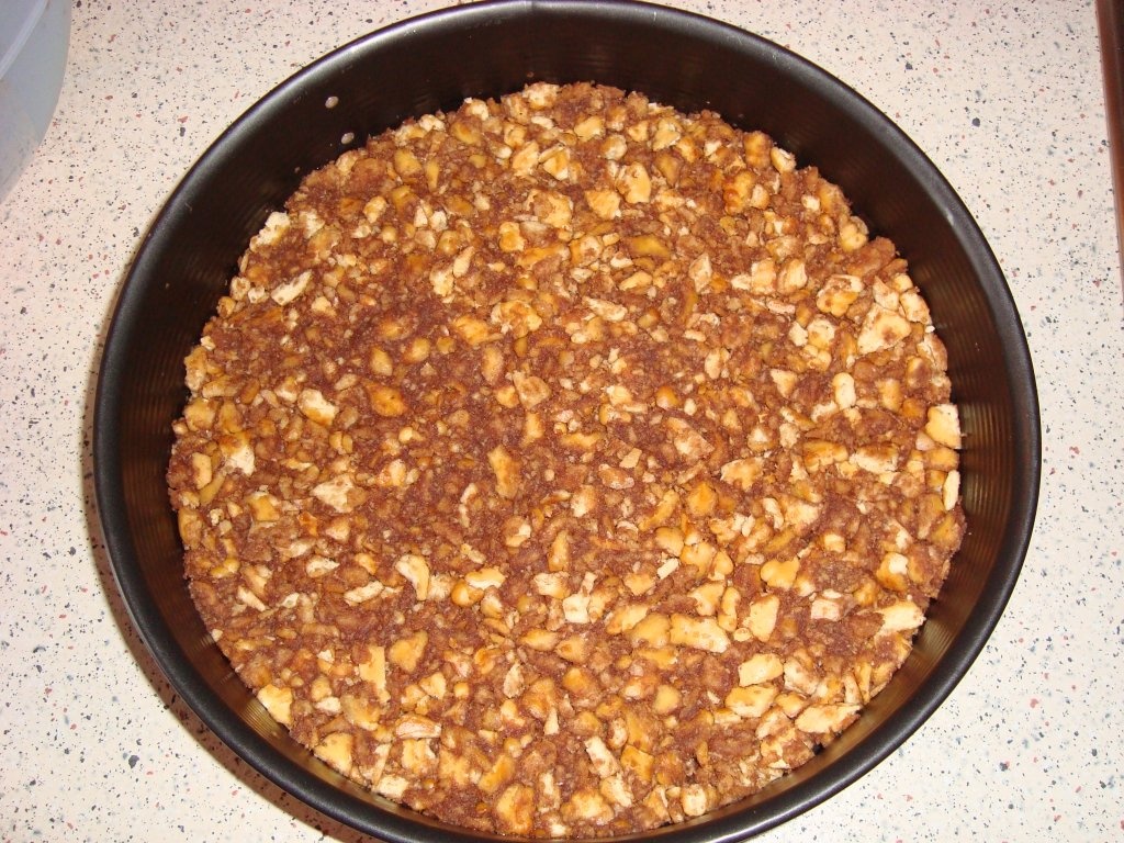 Tort de biscuiti cu crema de banane si caramel. Un desert simplu si delicios, fara coacere