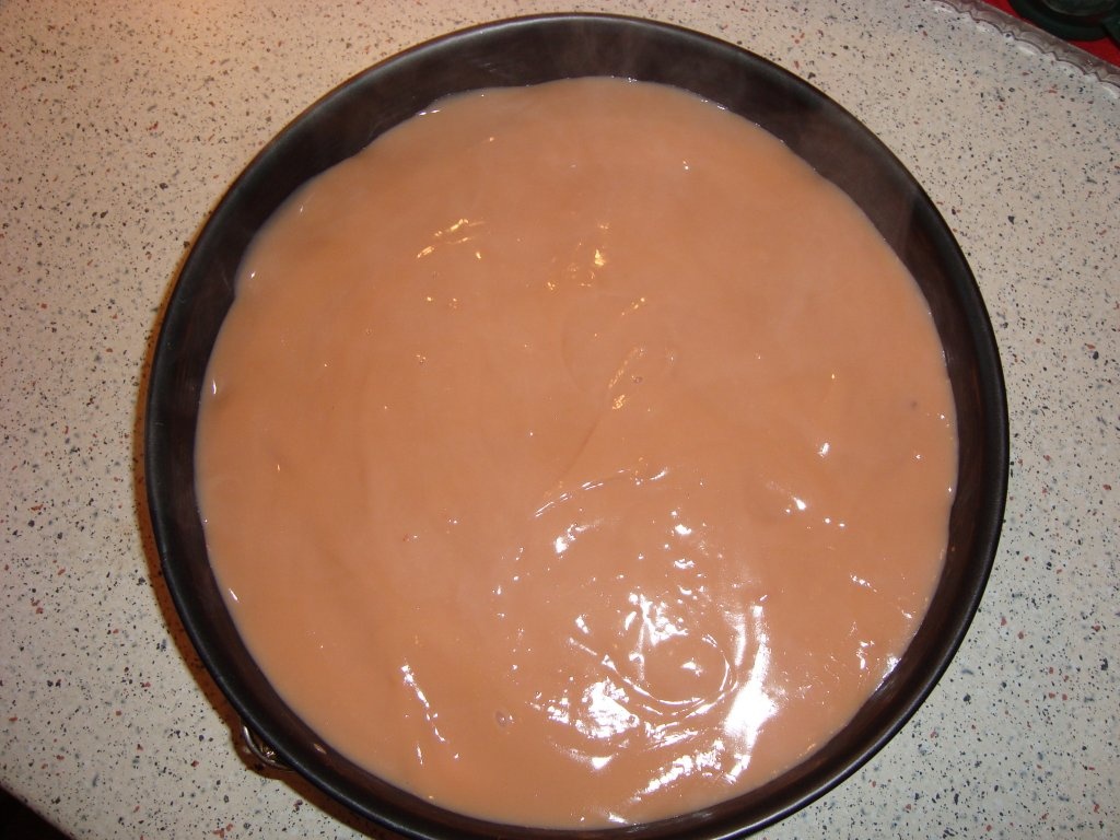 Tort de biscuiti cu crema de banane si caramel. Un desert simplu si delicios, fara coacere