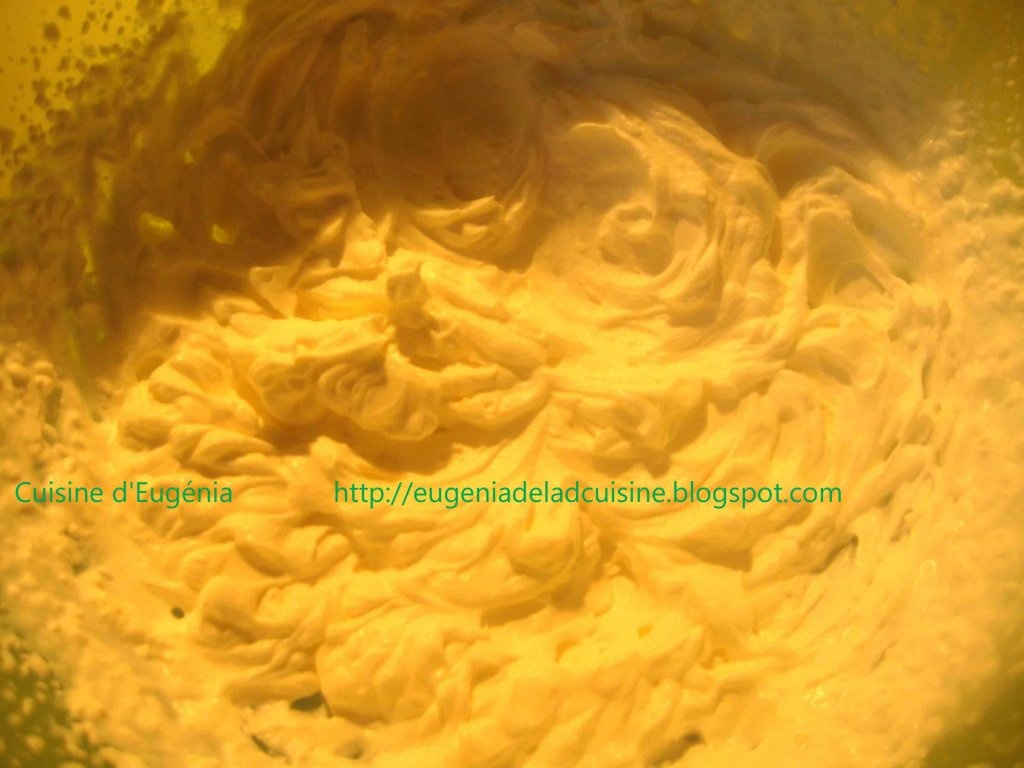 Eclere cu crema de budinca de vanilie si frisca