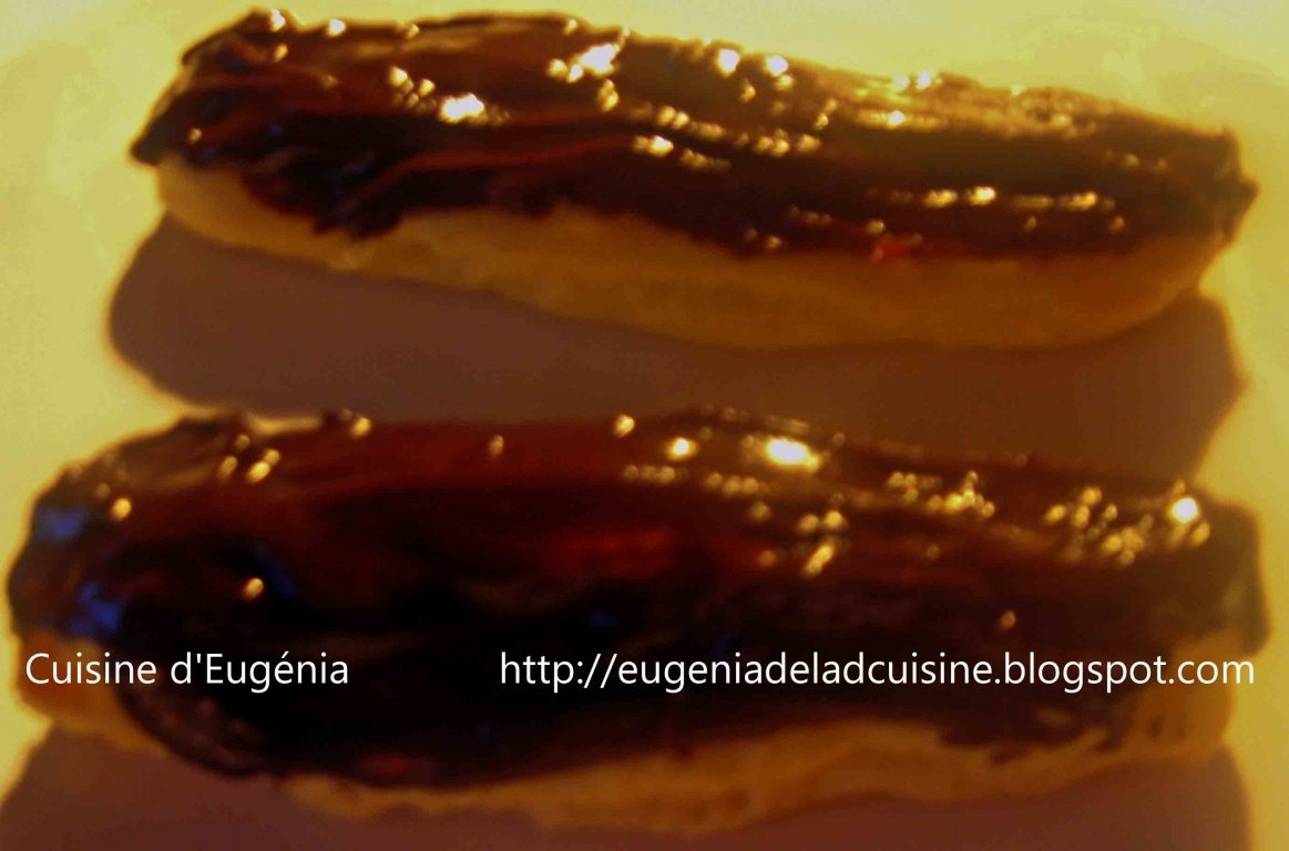 Eclere cu crema de budinca de vanilie si frisca