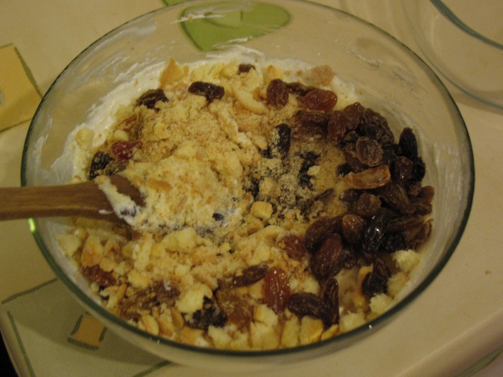 Strudel cu urda si stafide