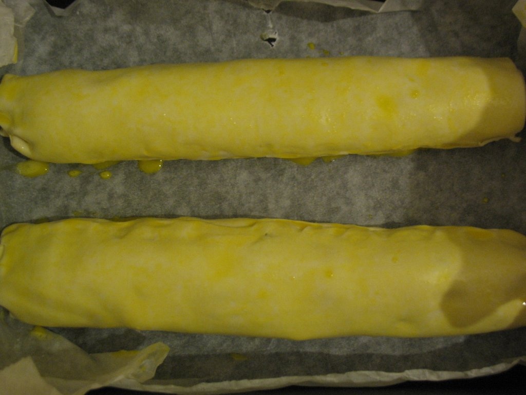 Strudel cu urda si stafide