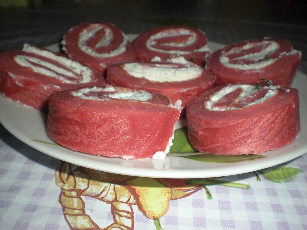 Rulada de sfecla cu branza