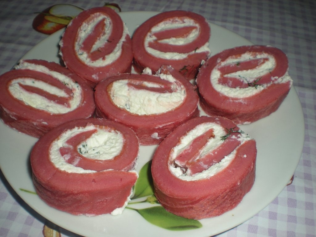 Rulada de sfecla cu branza