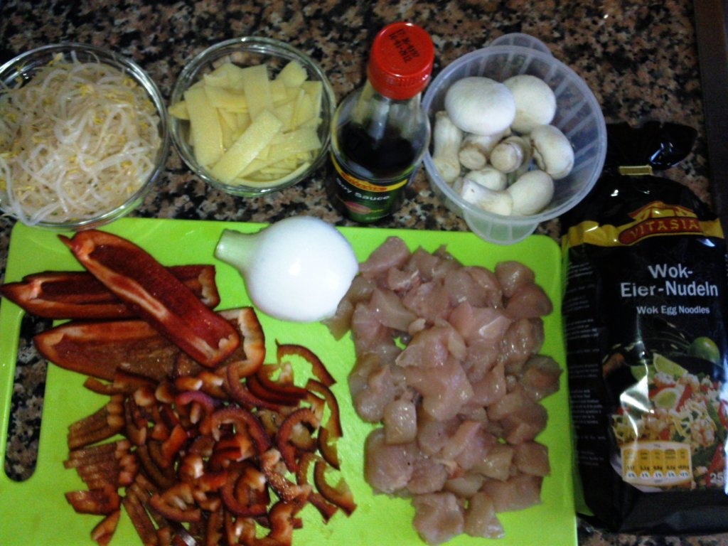 Fiedea chinezeasca cu pui si legume