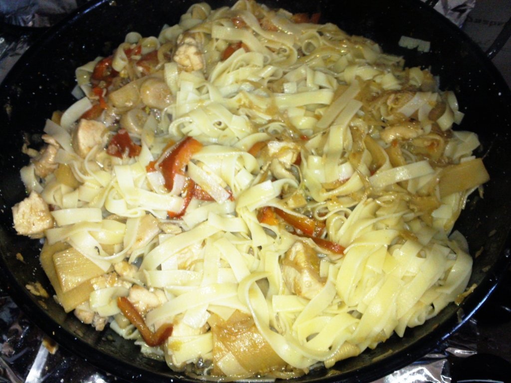 Fiedea chinezeasca cu pui si legume