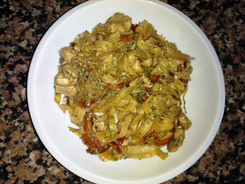 Fiedea chinezeasca cu pui si legume