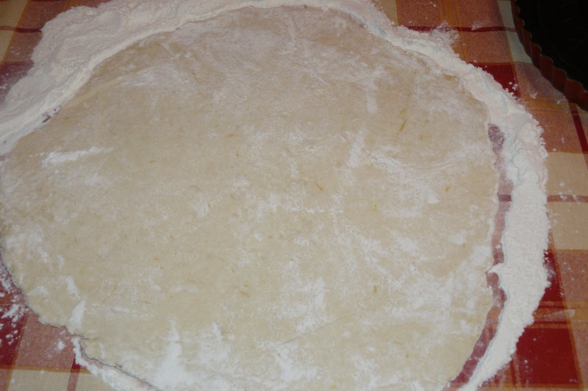 Turtă cu mere glasate