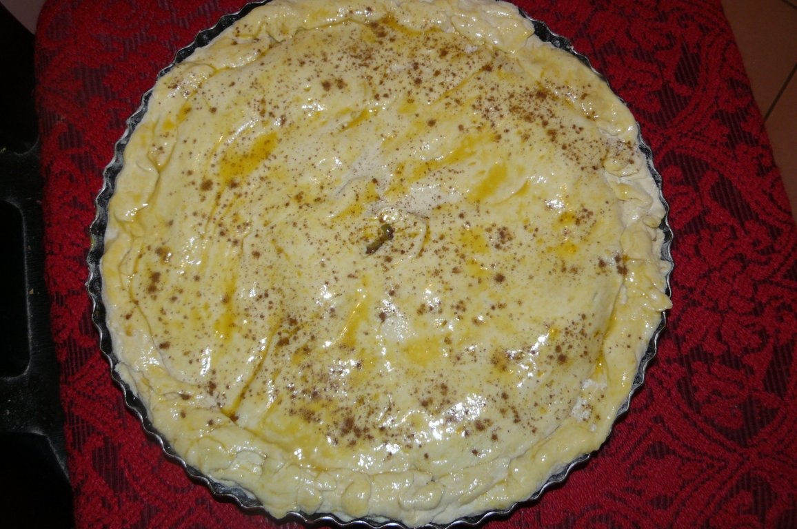 Turtă cu mere glasate