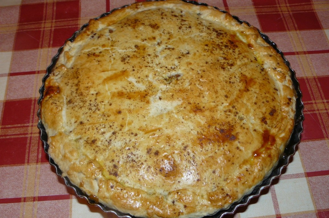 Turtă cu mere glasate