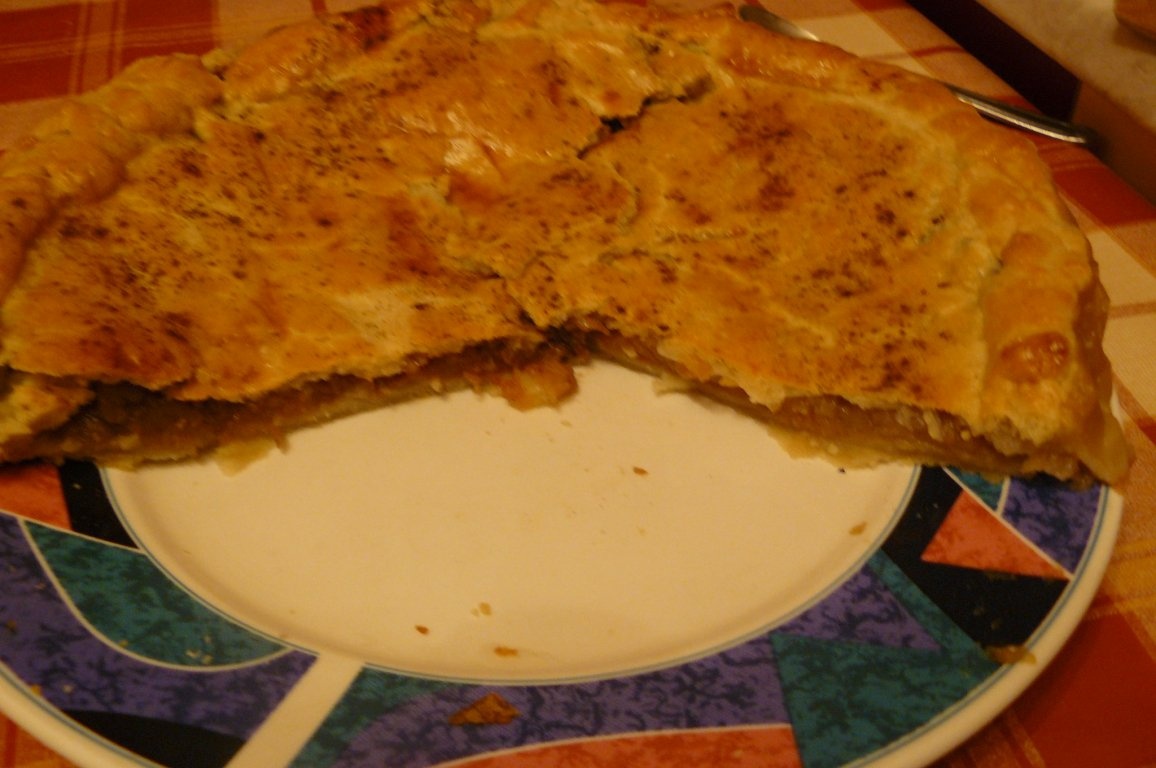 Turtă cu mere glasate