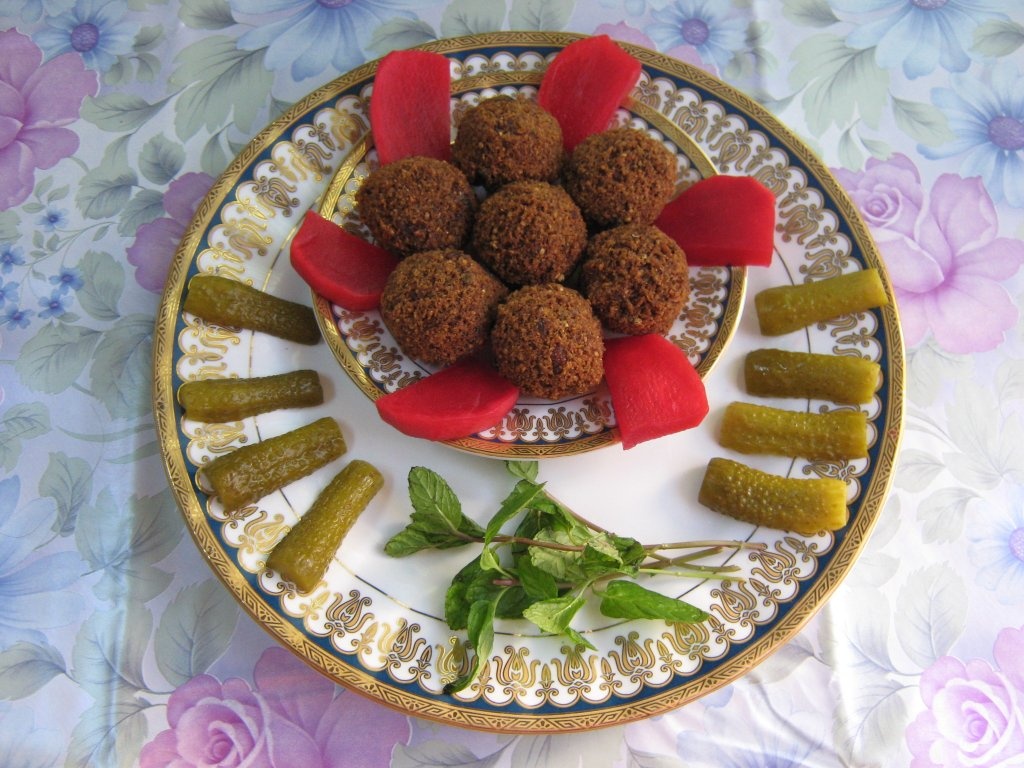Micul dejun arab- 3."Falafel"- chifteluţe de naut si bob(fava beans)-de post