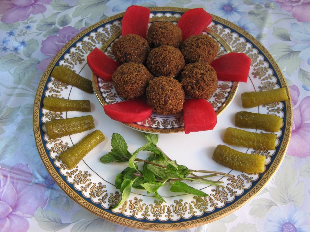 Micul dejun arab- 3."Falafel"- chifteluţe de naut si bob(fava beans)-de post