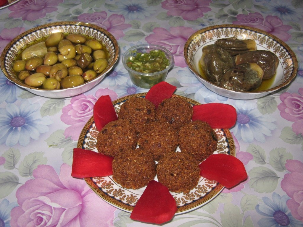 Micul dejun arab- 3."Falafel"- chifteluţe de naut si bob(fava beans)-de post