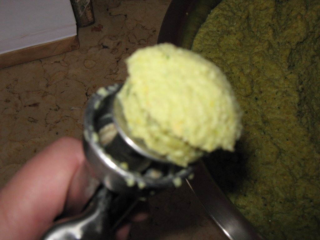 Micul dejun arab- 3."Falafel"- chifteluţe de naut si bob(fava beans)-de post