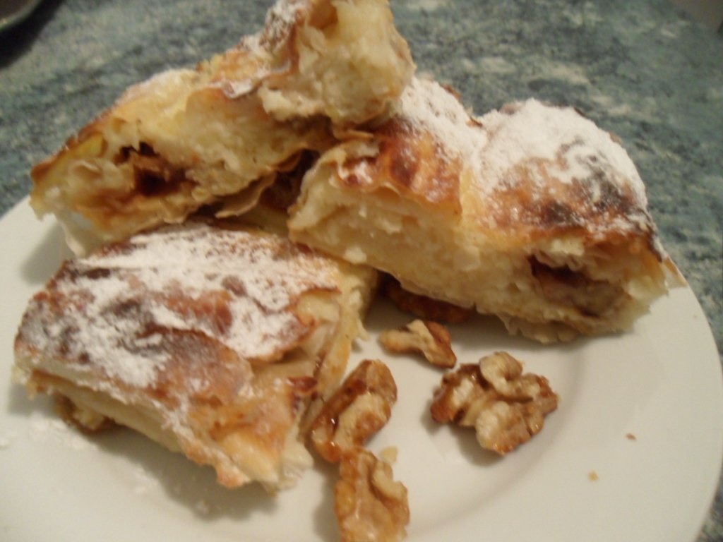 Placinta cu branza dulce si nuci
