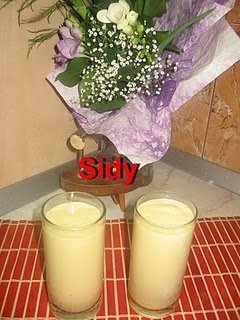 Smoothie cu banana, portocala si mere