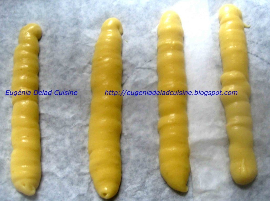 Eclere cu crema ganache si frisca