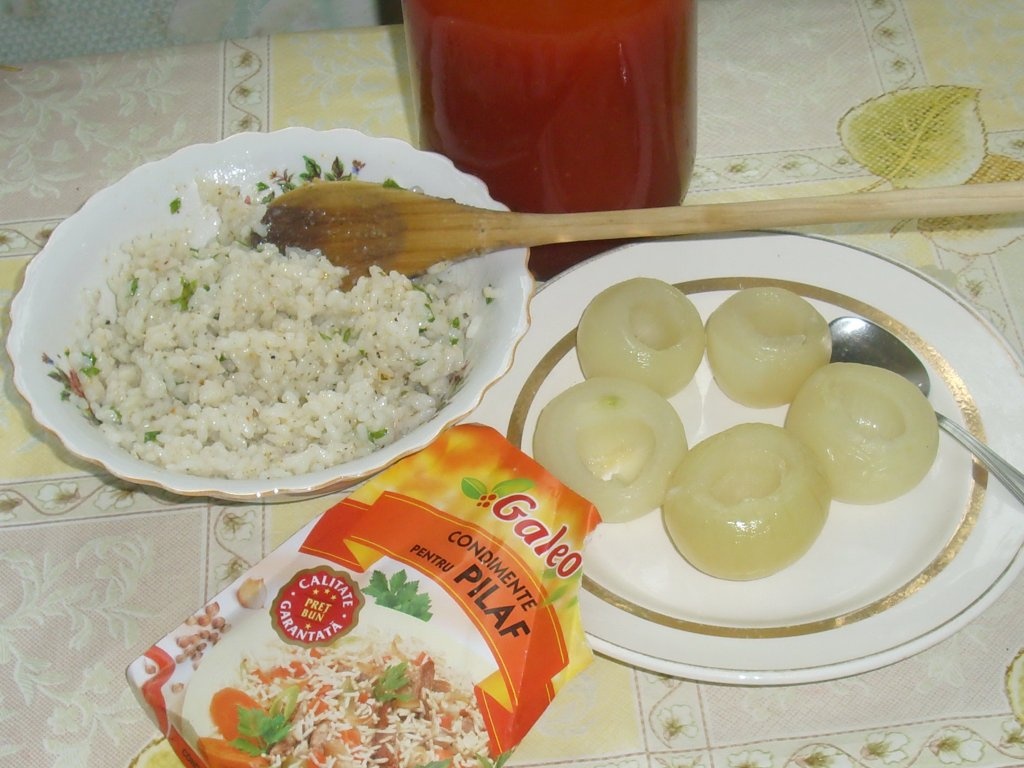 Ceapa umpluta cu orez