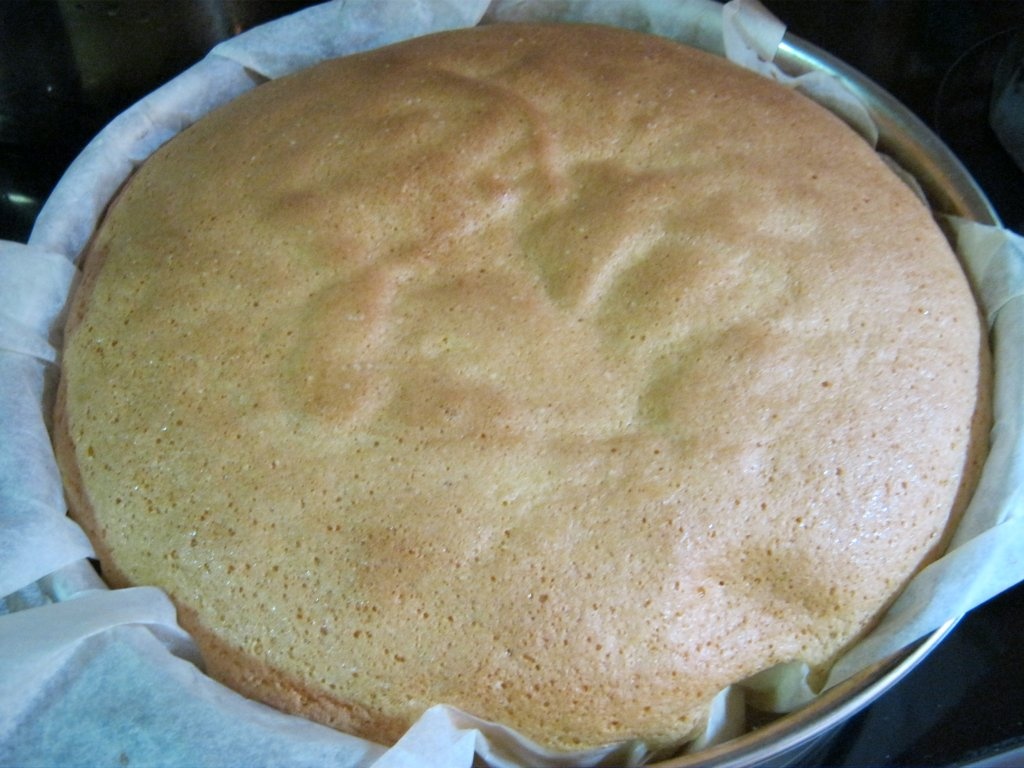 Tort cu punch, vanilie si coktail de fructe