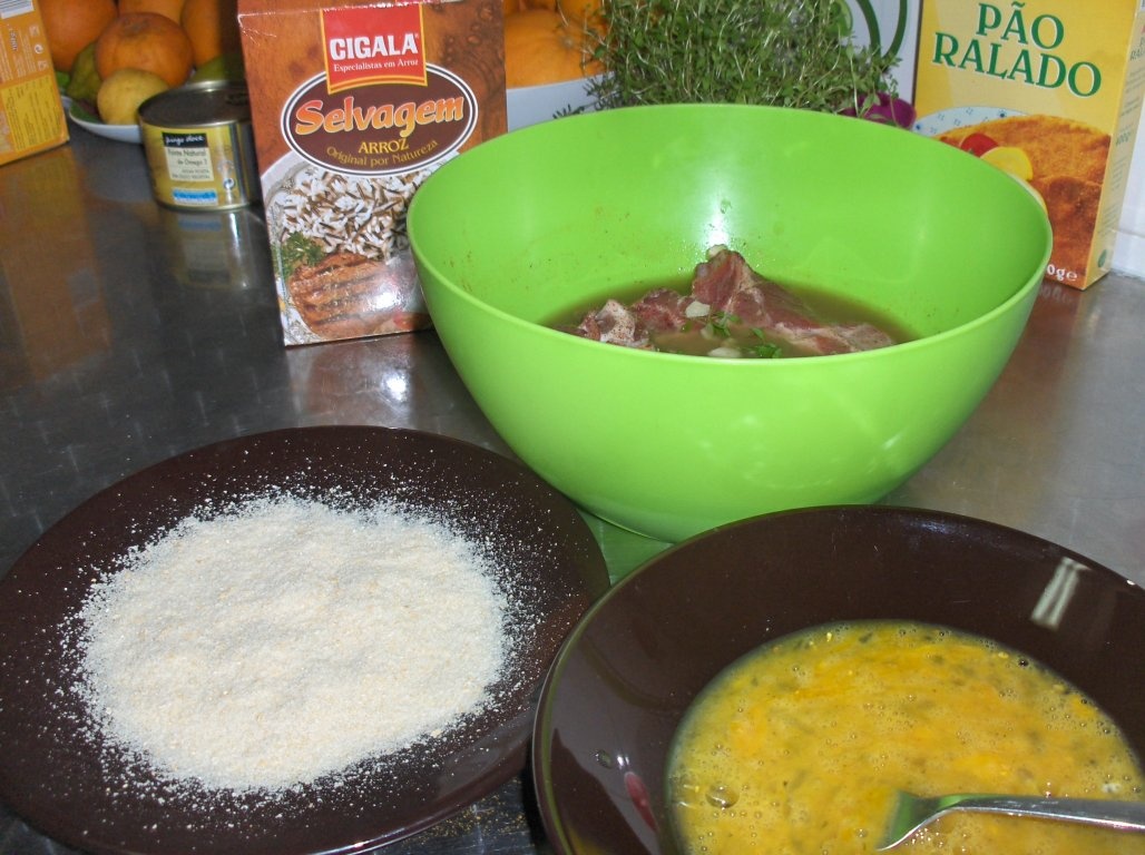 Cotlete pane în stil portughez