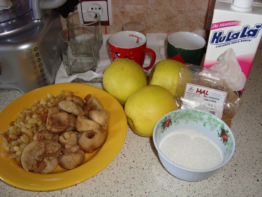 Salata de stafide, mere si smochine