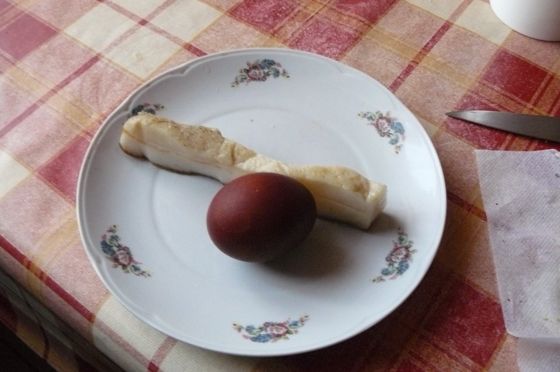 Ouă vopsite cu coji de ceapă