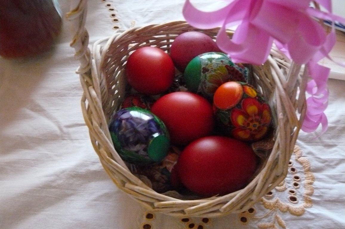 Ouă vopsite cu coji de ceapă