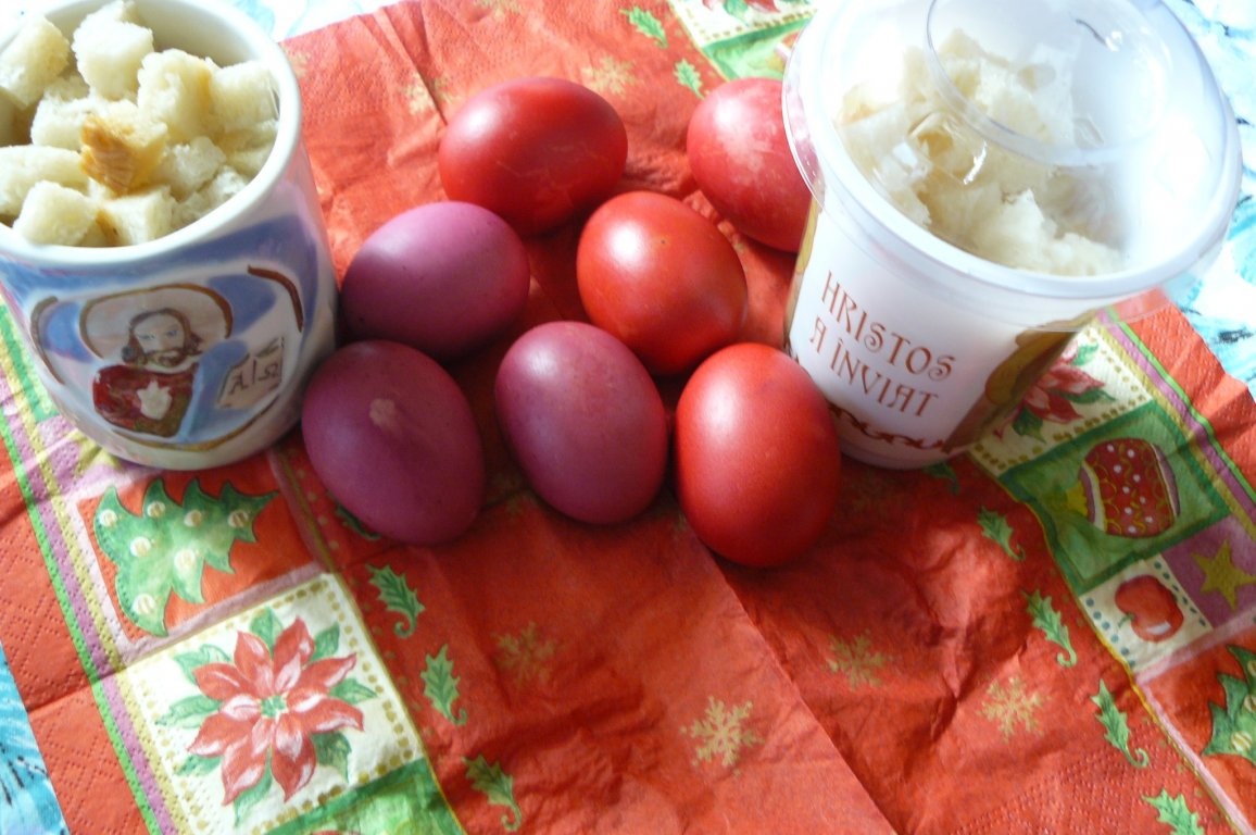 Ouă vopsite cu coji de ceapă