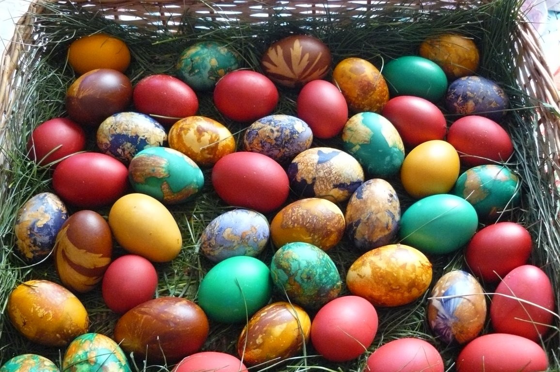 Ouă vopsite cu coji de ceapă