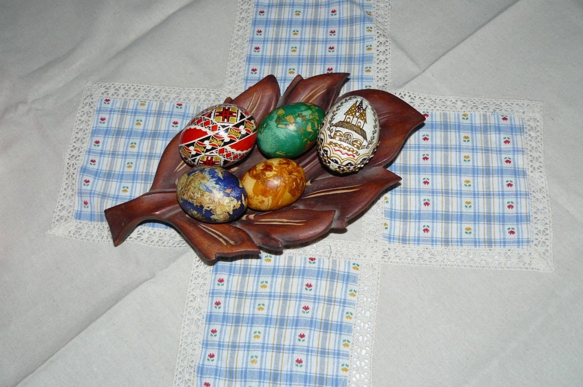 Ouă vopsite cu coji de ceapă