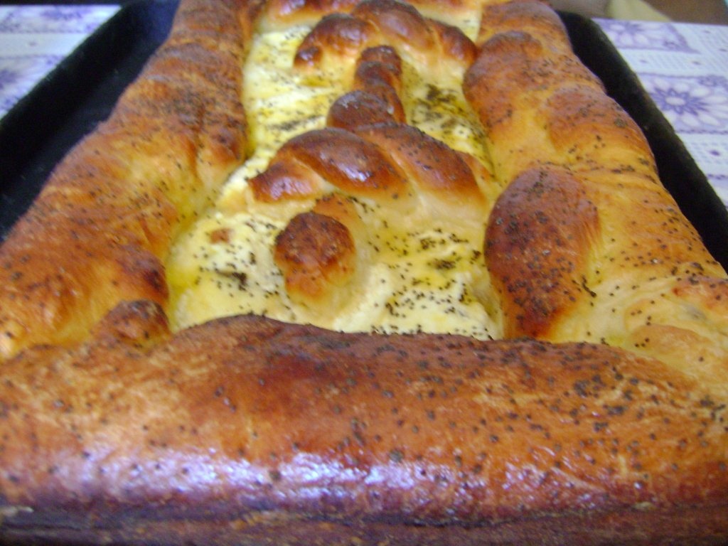 Pasca cu branza dulce si stafide