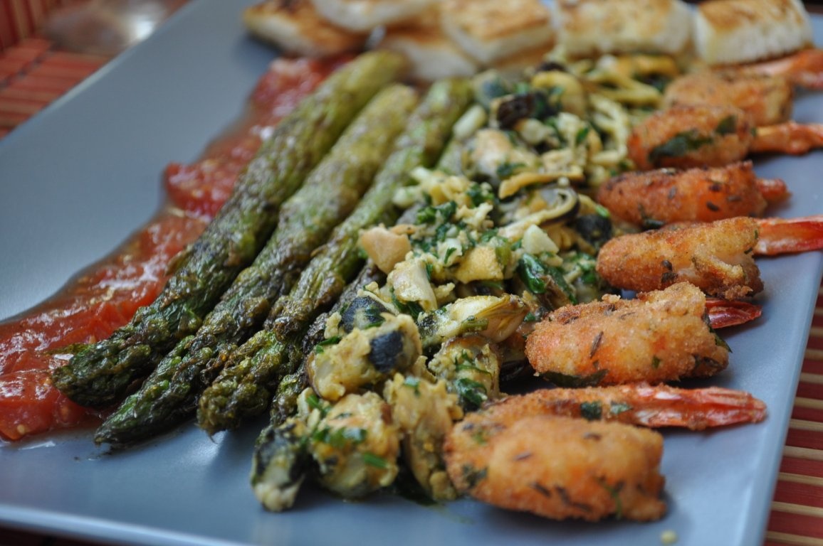 Platou marin cu Gazpacho si sparanghel