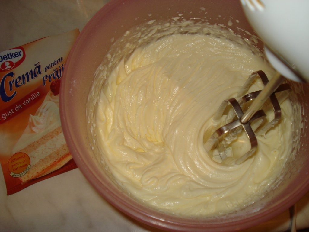 Prajitura cu fructe de padure