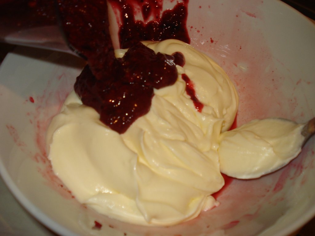 Prajitura cu fructe de padure